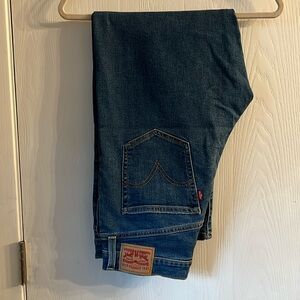 Levi’s Ribcage Ankle Straight Jeans